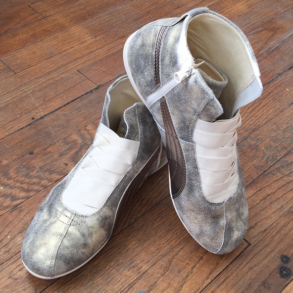 Puma Shoes - Puma Eskiva mid top wrestling style. Worn once.